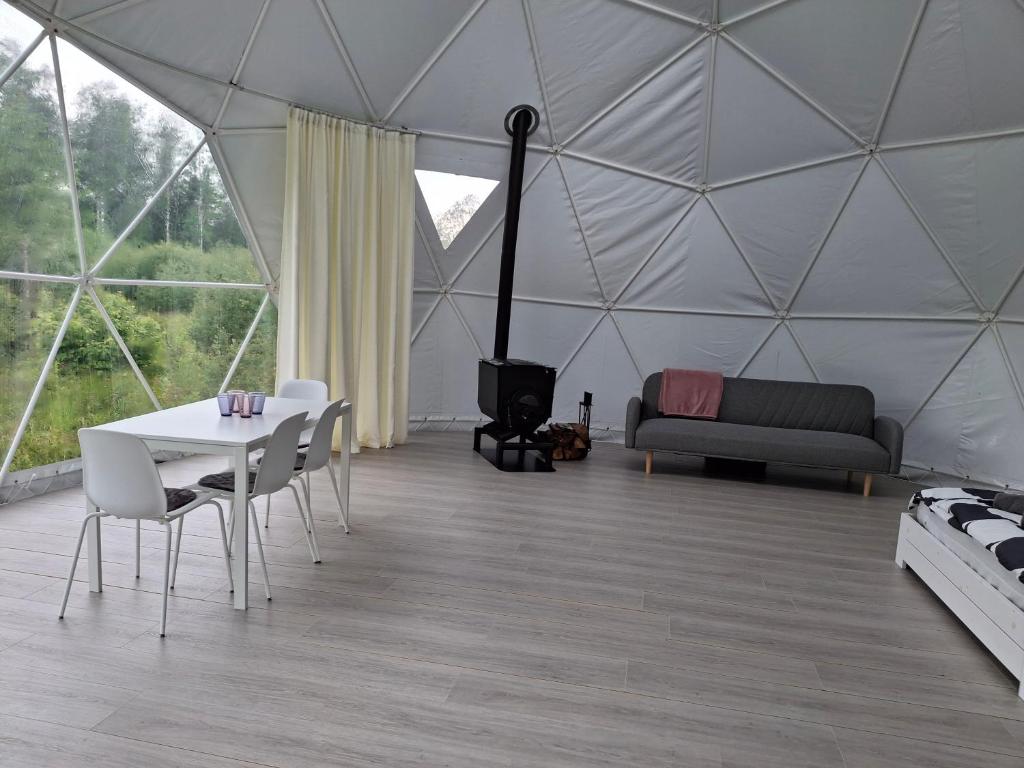 Posezení v ubytování Bubble House glamping telk