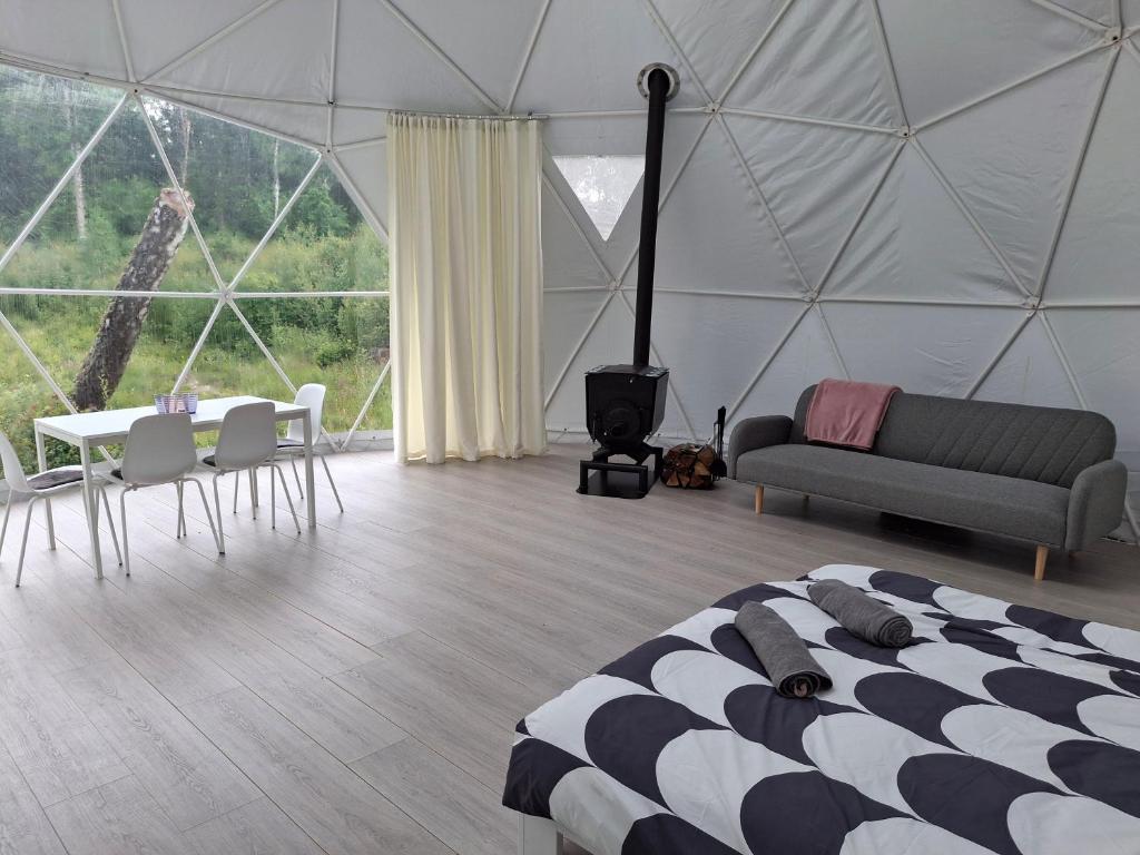 Posezení v ubytování Bubble House glamping telk