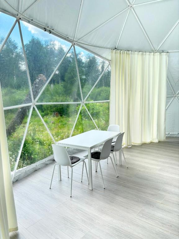 Balkón nebo terasa v ubytování Bubble House glamping telk