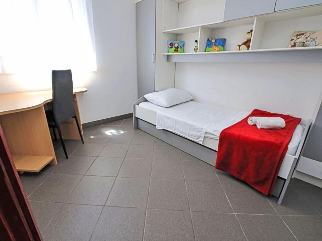 Łóżko lub łóżka w pokoju w obiekcie Apartment Snježana-5 by Interhome