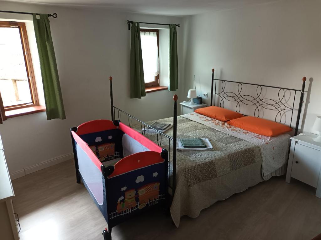 Postel nebo postele na pokoji v ubytování Le dolomiti di Angelo