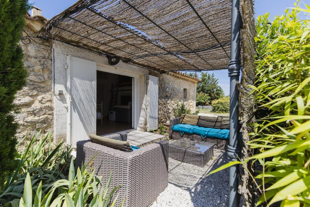 Bazén v ubytování Chambre d'hôtes - B&B - Grand Luberon chez Manon en Luberon nebo v jeho okolí