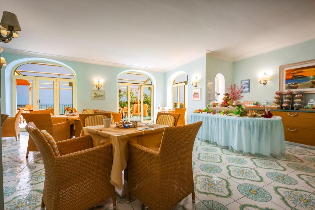 Un lugar para sentarse en Hotel Rivamare