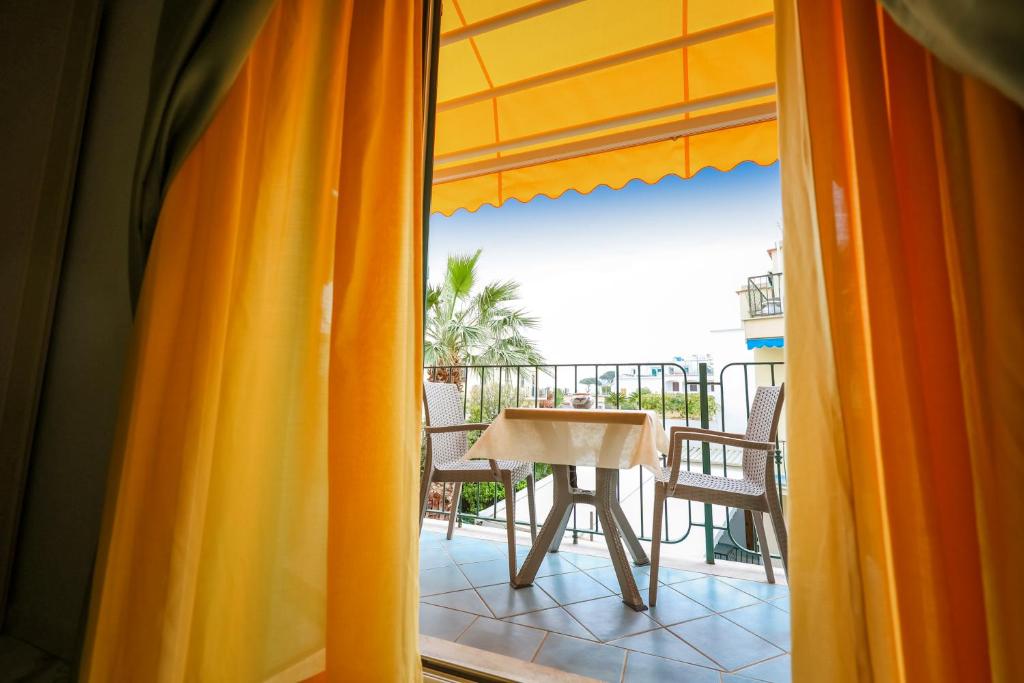 Un balcón o terraza en Hotel Rivamare