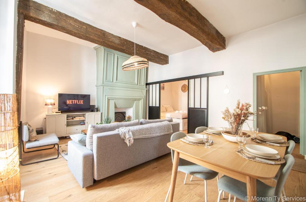 a living room with a couch and a table at T2 de charme vieux Rennes - Ty ar Vasselot in Rennes