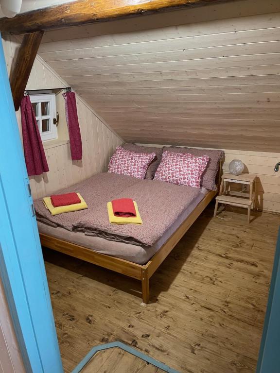 Postel nebo postele na pokoji v ubytování Chata Violka Kvilda