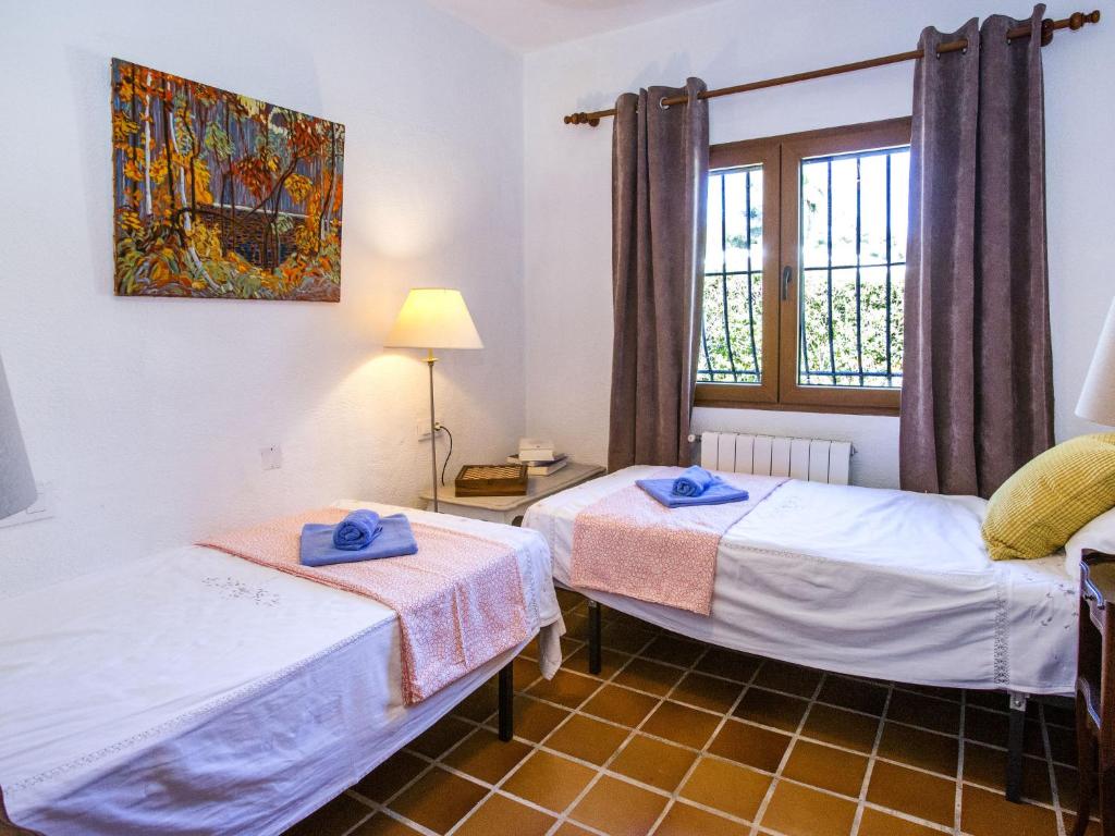 Postel nebo postele na pokoji v ubytování Holiday Home Mirlo Canta by Interhome