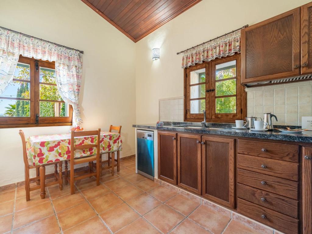 Kuchyň nebo kuchyňský kout v ubytování Holiday Home Can Canto by Interhome