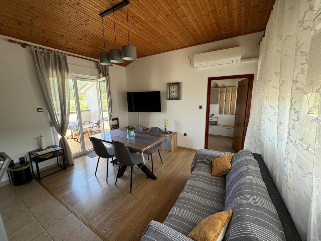 Apartments Angela Rab - Appartement De Deux Chambres