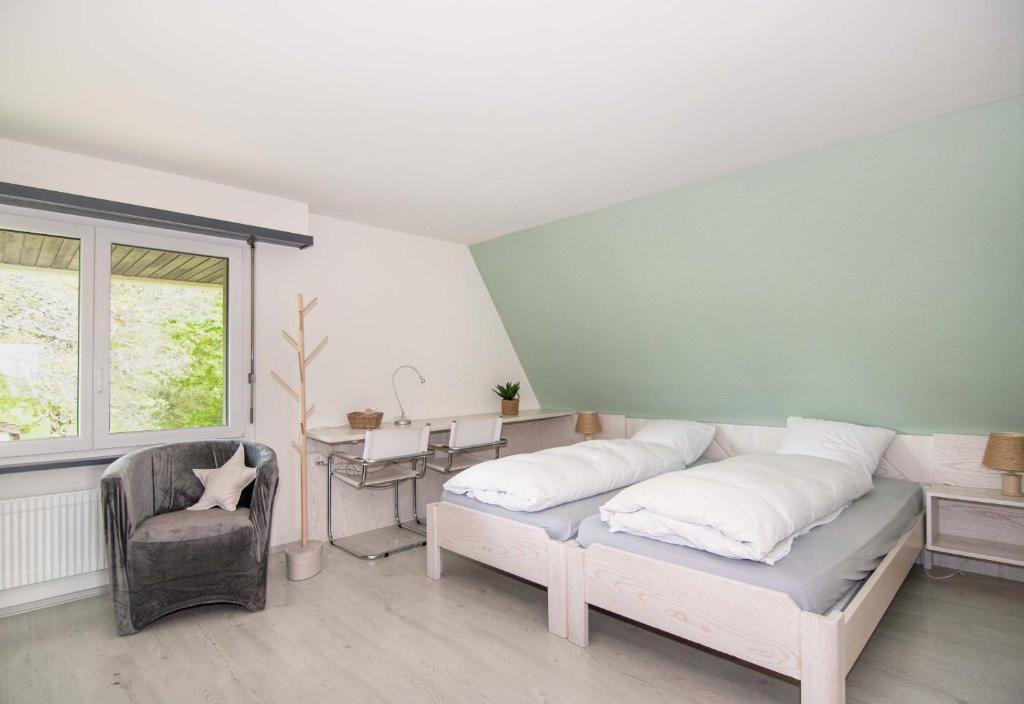 Ένα ή περισσότερα κρεβάτια σε δωμάτιο στο B&B Mont-Crosin