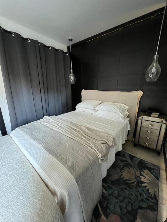 Postel nebo postele na pokoji v ubytování Sweet Hill top Townhouse