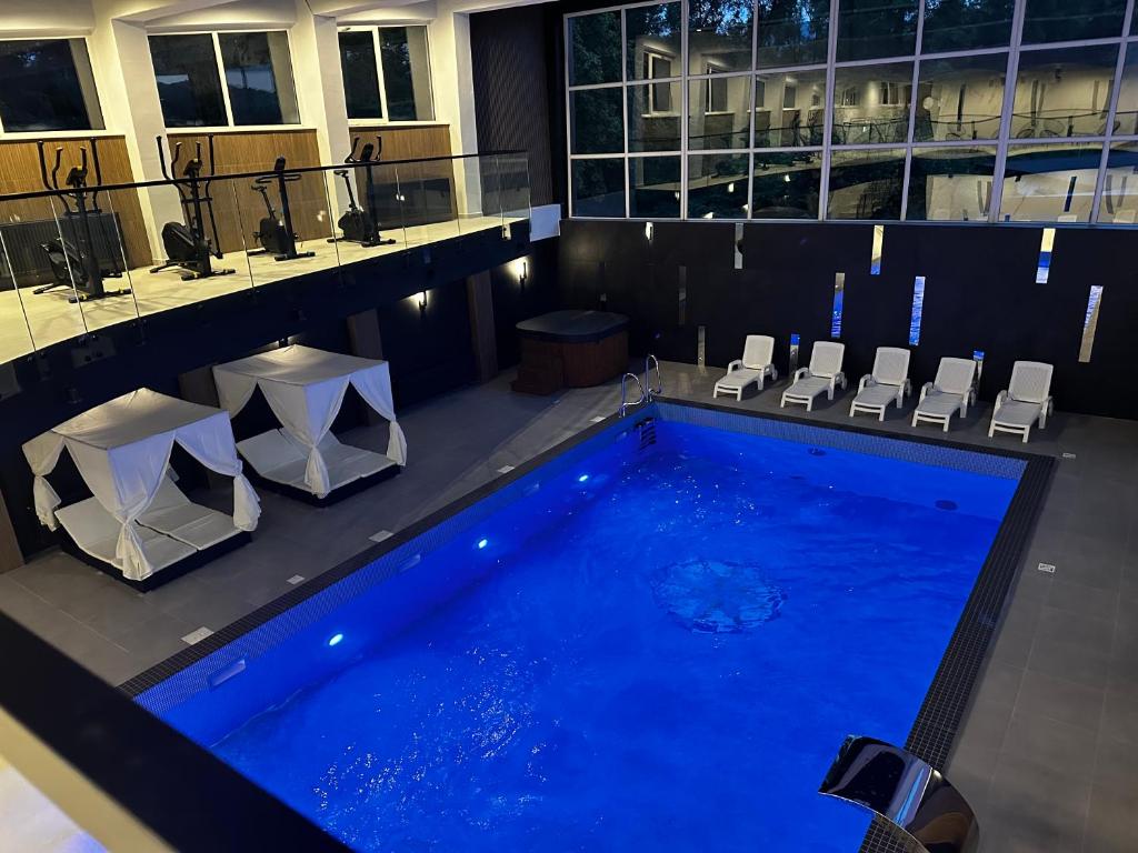 Bazén v ubytování WRZOS resort & wellness nebo v jeho okolí