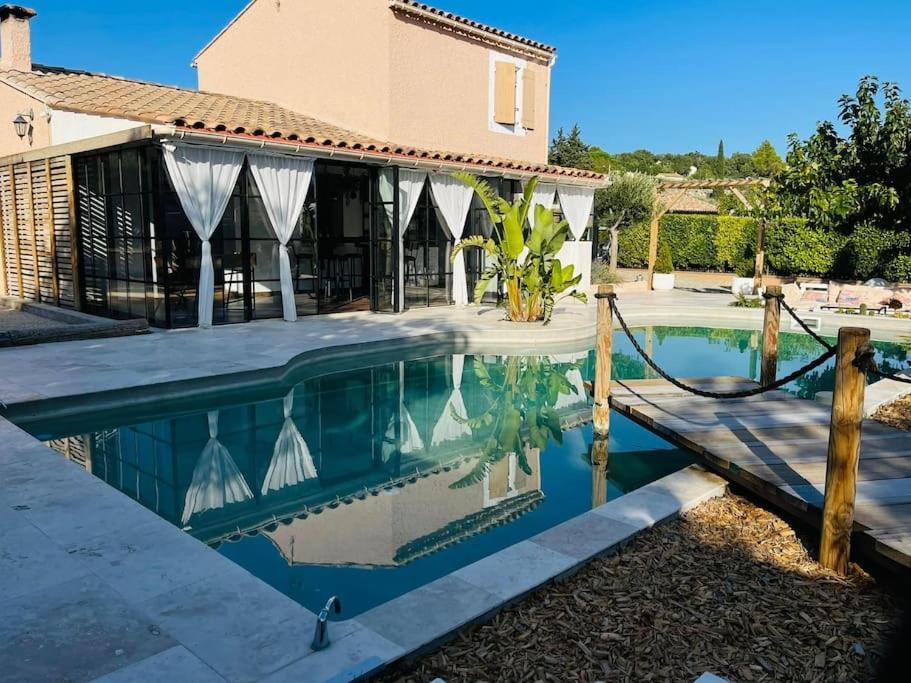 Bazén v ubytování L'Apt Tropez nebo v jeho okolí
