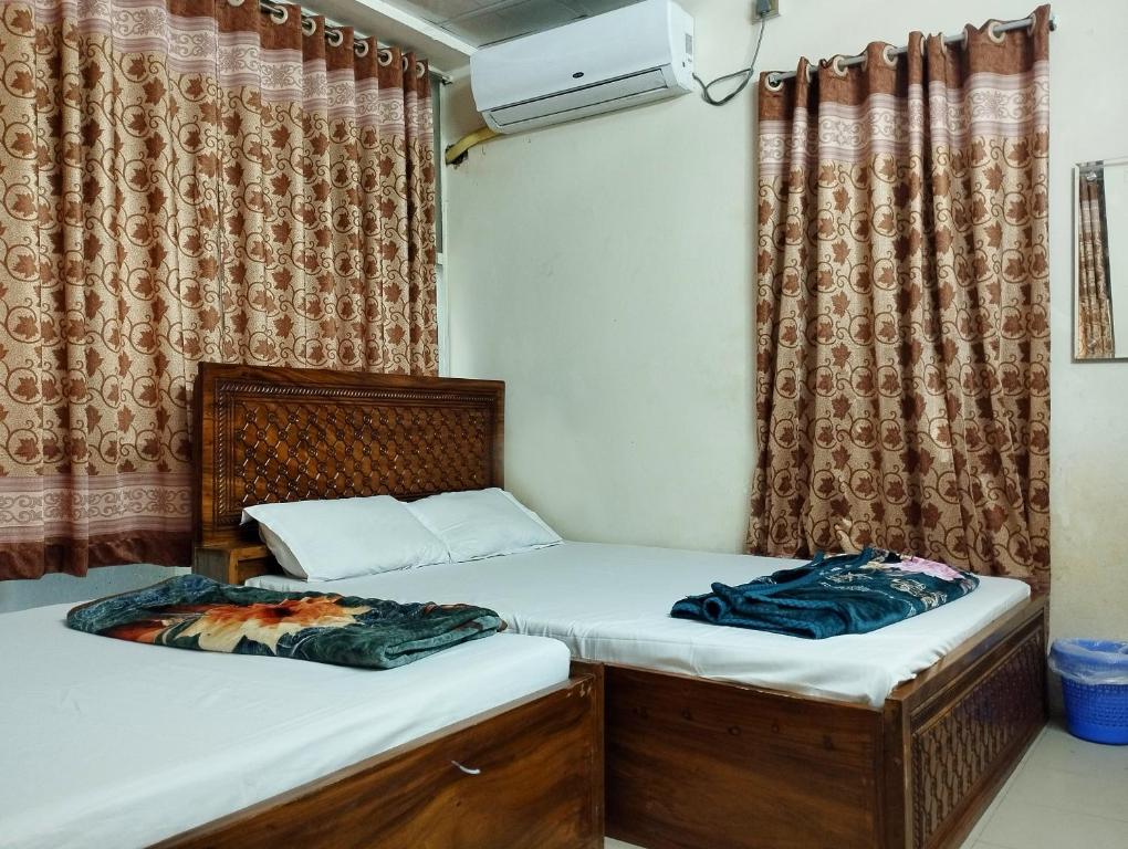 Ένα ή περισσότερα κρεβάτια σε δωμάτιο στο New Hotel Labbaik