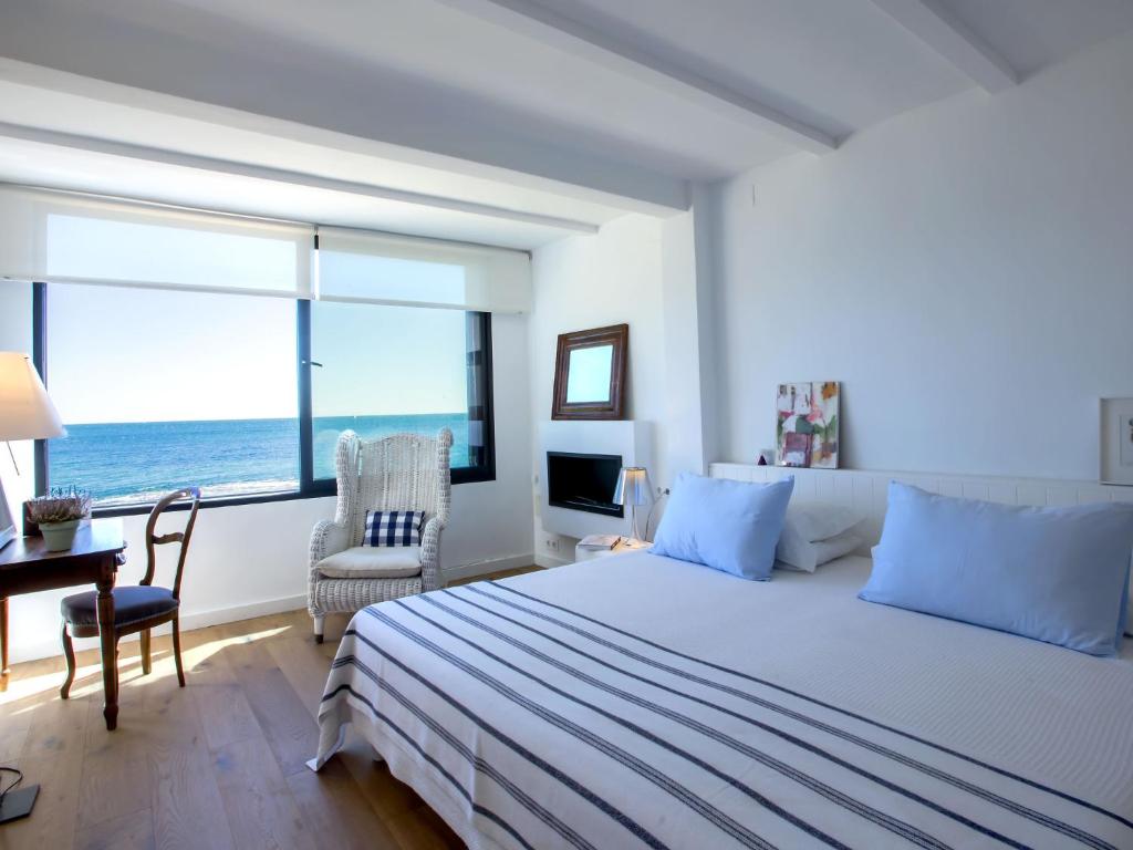 A bed or beds in a room at Holiday Home Maison del Mar by Interhome