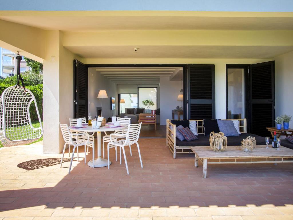 A seating area at Holiday Home Maison del Mar by Interhome
