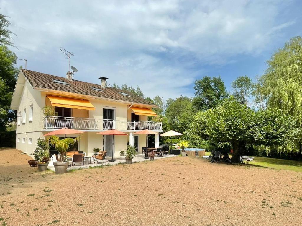 Charmante Spacieuse - One-Bedroom Villa