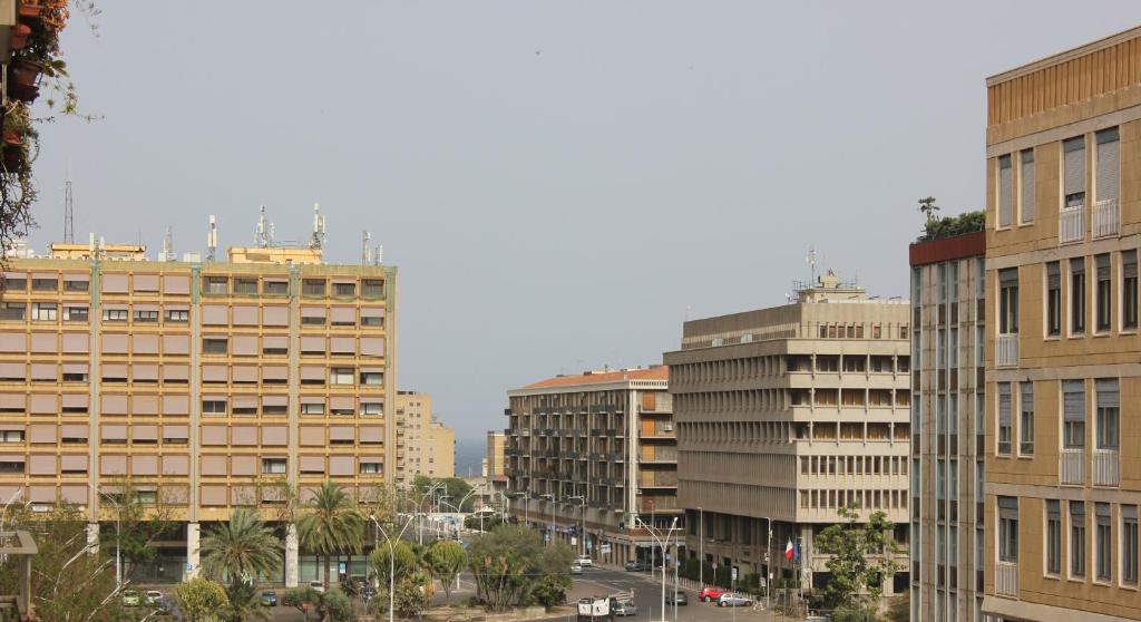 Vista generica su Catania o vista sulla città dall'interno dell'appartamento