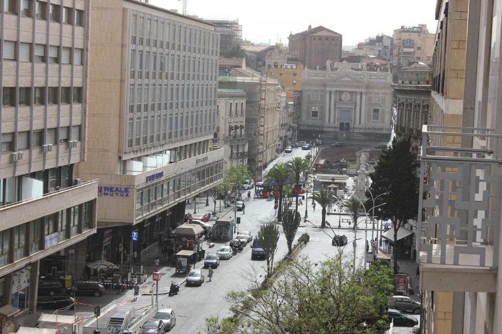 Vista generica su Catania o vista sulla città dall'interno dell'appartamento
