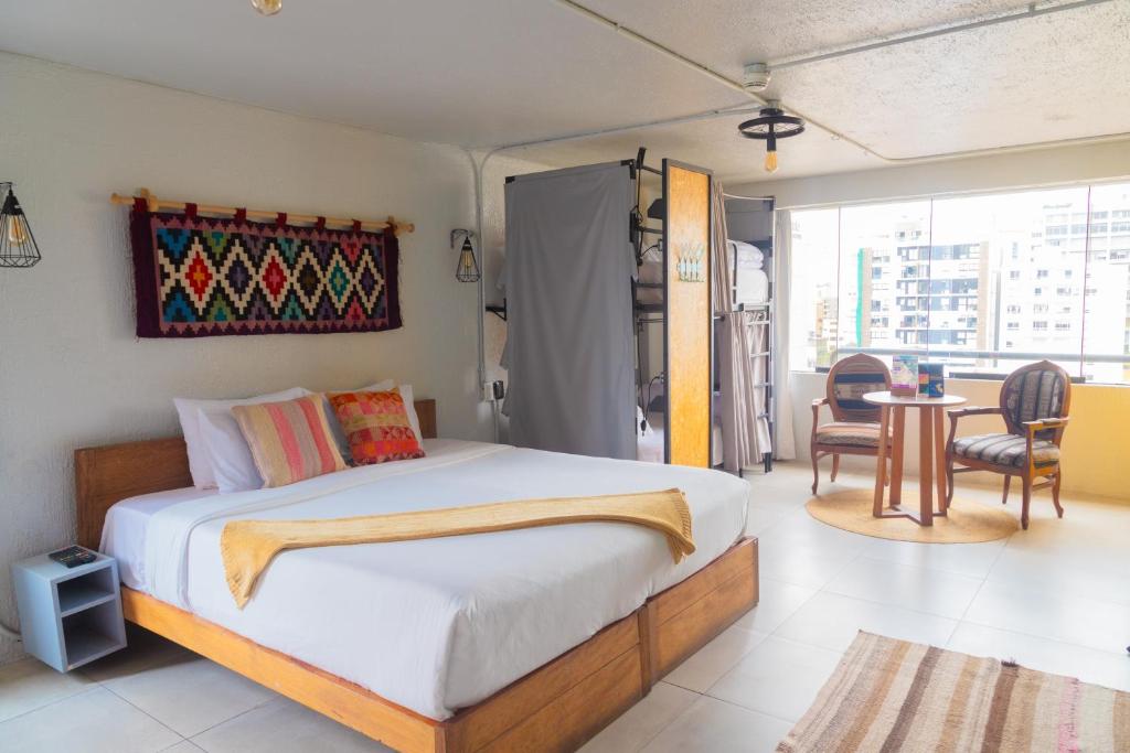 Llit o llits en una habitació de NAIA Miraflores Lima- Formerly Selina Miraflores Lima