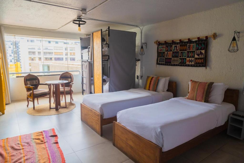 Llit o llits en una habitació de NAIA Miraflores Lima- Formerly Selina Miraflores Lima