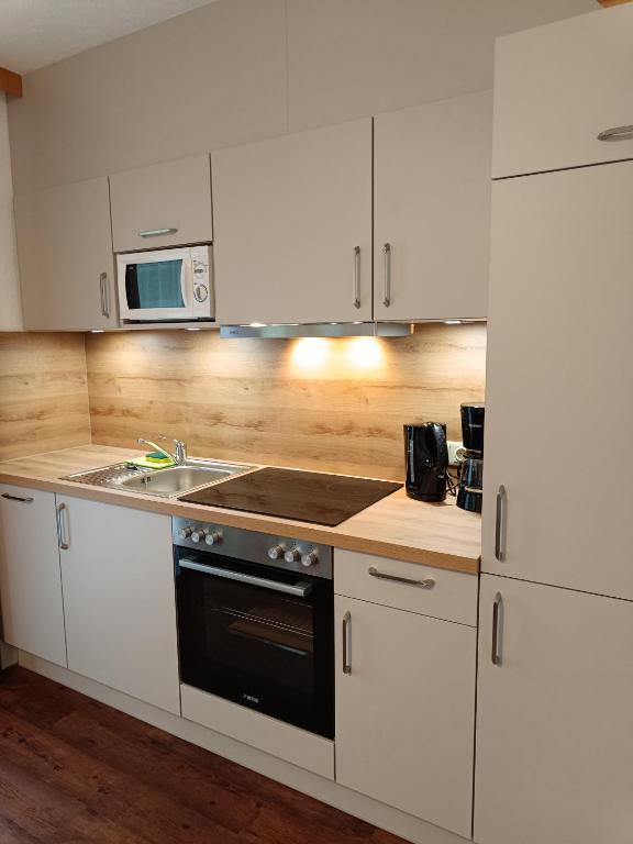 Kuchyň nebo kuchyňský kout v ubytování Ronalds Appartements