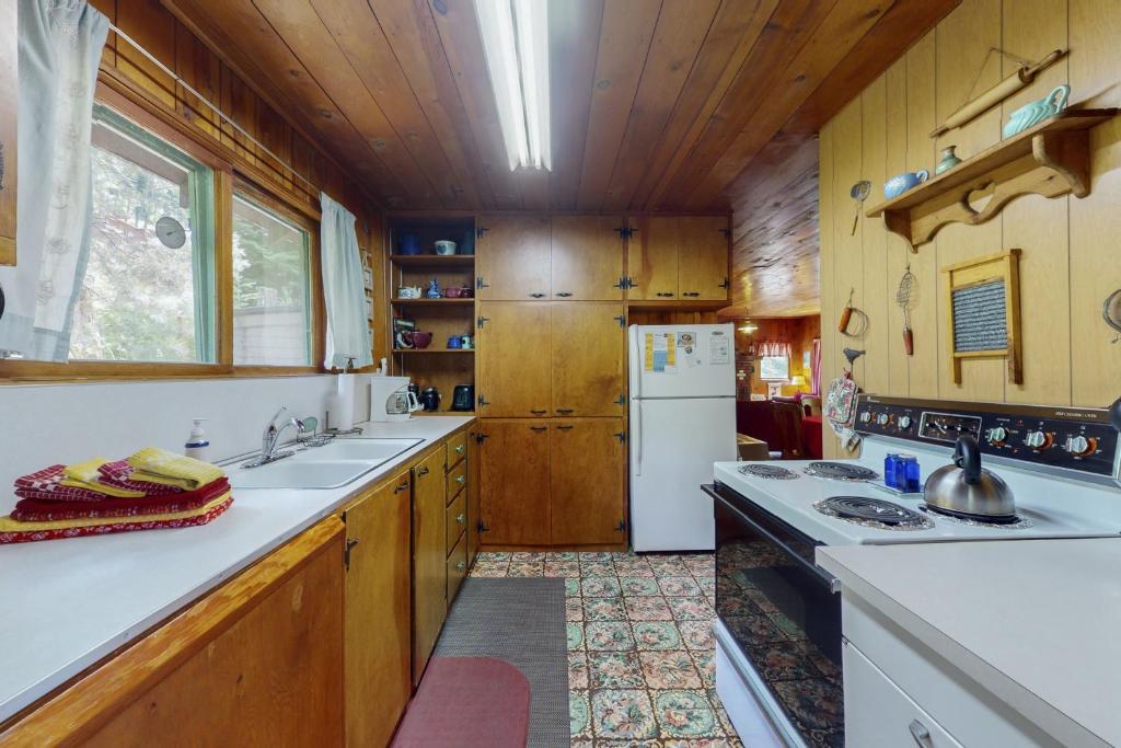 Kuchyň nebo kuchyňský kout v ubytování Pine Cone Cottage