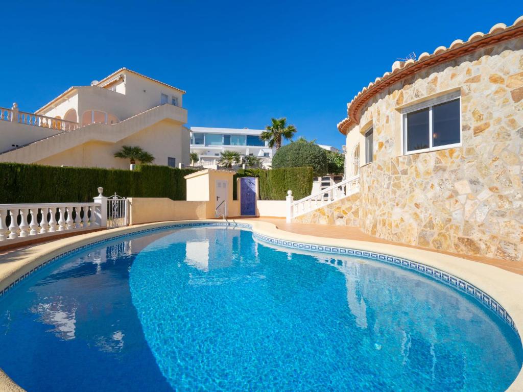 Bazén v ubytování Holiday Home Kalmias by Interhome nebo v jeho okolí
