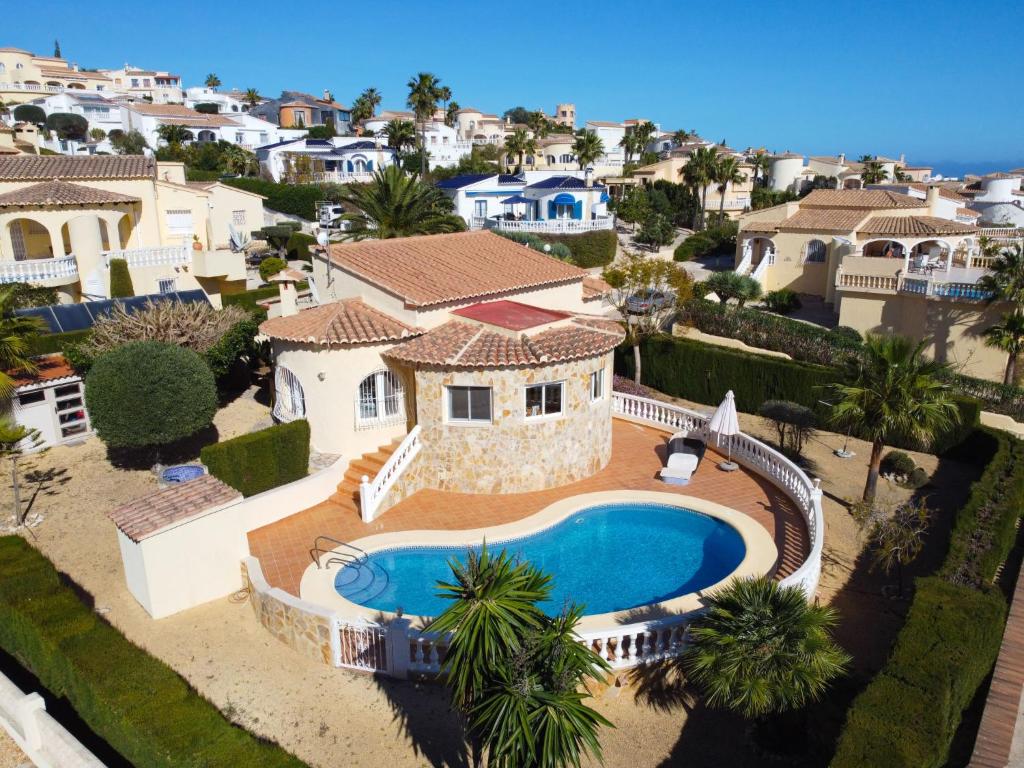 Bazén v ubytování Holiday Home Kalmias by Interhome nebo v jeho okolí
