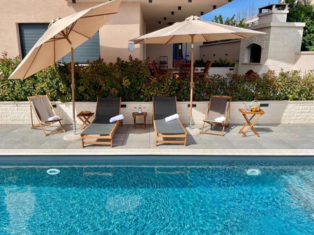 Piscina de la sau aproape de Apartment Garden Villa by Interhome