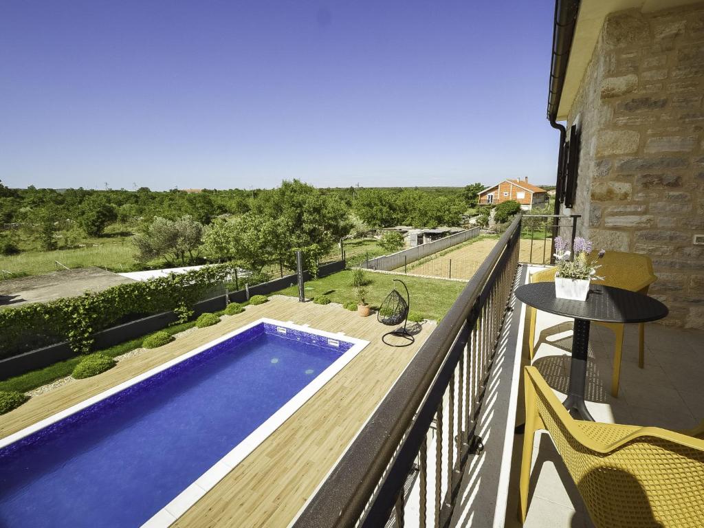 Bazén v ubytovaní Holiday Home Korina by Interhome alebo v jeho blízkosti