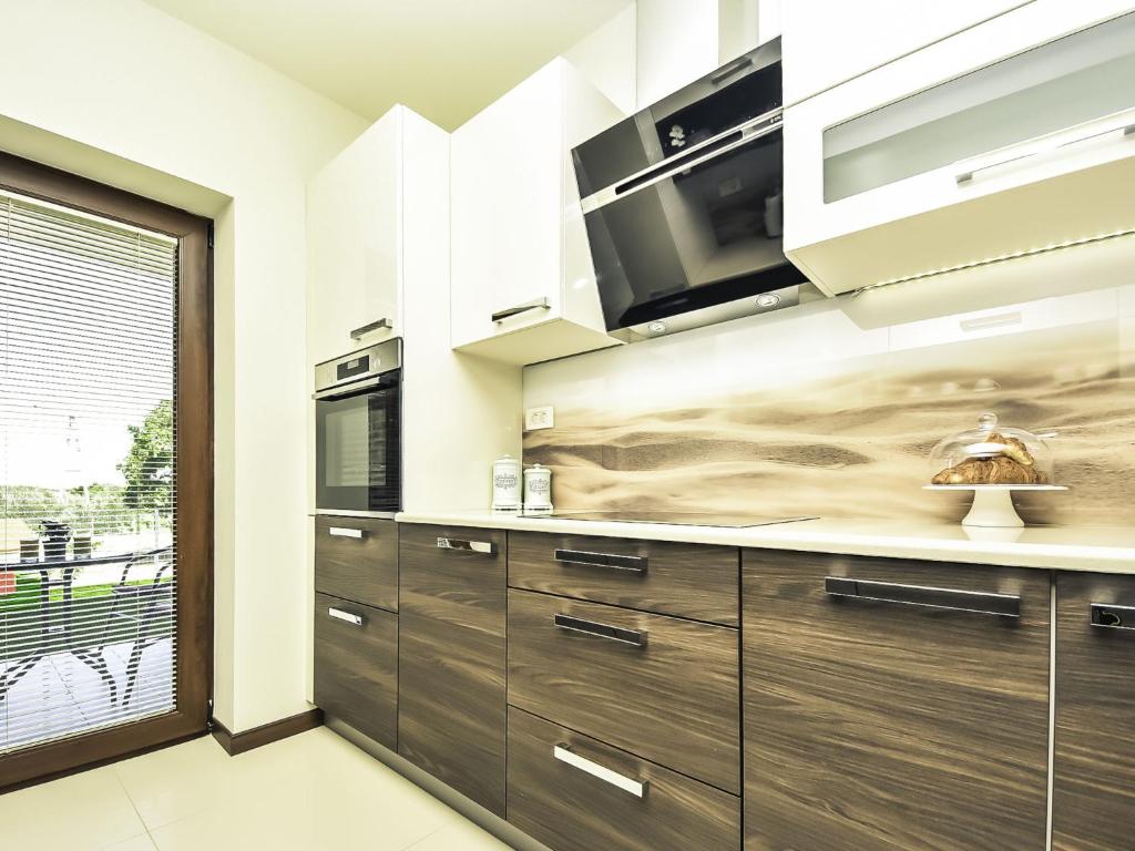 Kuchyňa alebo kuchynka v ubytovaní Holiday Home Korina by Interhome
