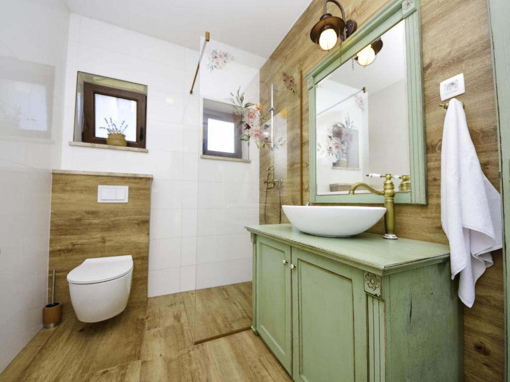 Kúpeľňa v ubytovaní Holiday Home Korina by Interhome