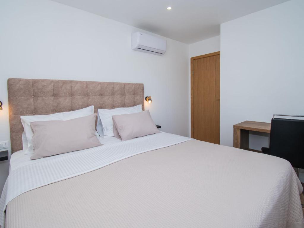 Postel nebo postele na pokoji v ubytování Holiday Home Villa Franko by Interhome