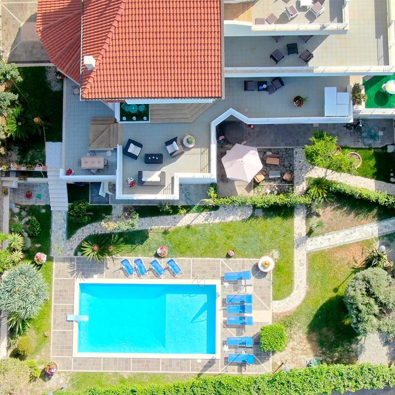 Bazén v ubytování EliMar Villa & Pool nebo v jeho okolí