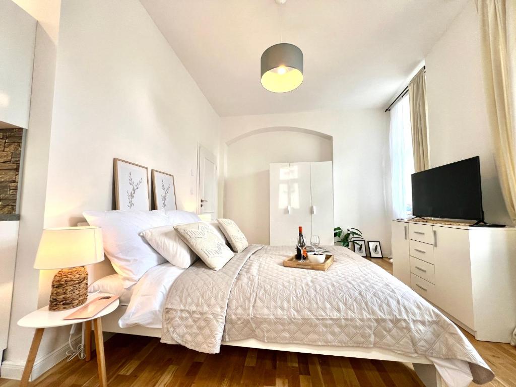 Postel nebo postele na pokoji v ubytování Treetess City Centre Prague Apartments