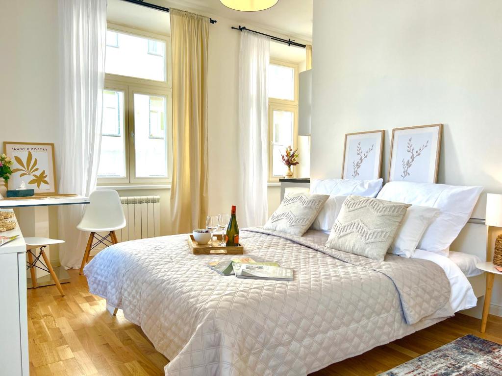 Postel nebo postele na pokoji v ubytování Treetess City Centre Prague Apartments