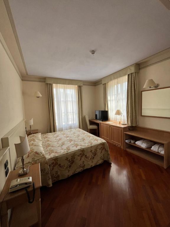 Romantik Hotel Relais Mirabella Iseo - Double Or Twin Room - Disability Bathroom