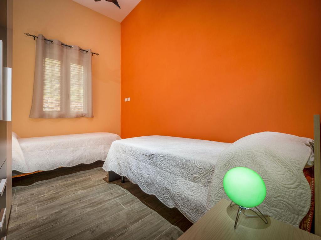 Posteľ alebo postele v izbe v ubytovaní Villa Mari e Monti by Interhome