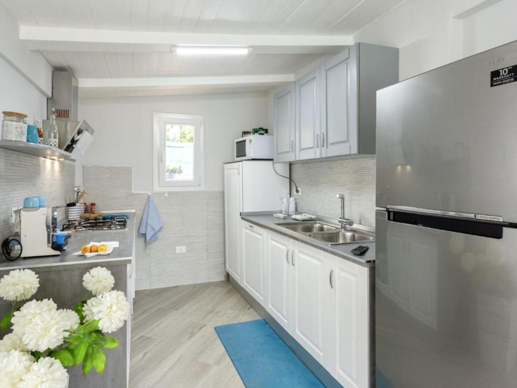Kuchnia lub aneks kuchenny w obiekcie Villa Elena by Interhome