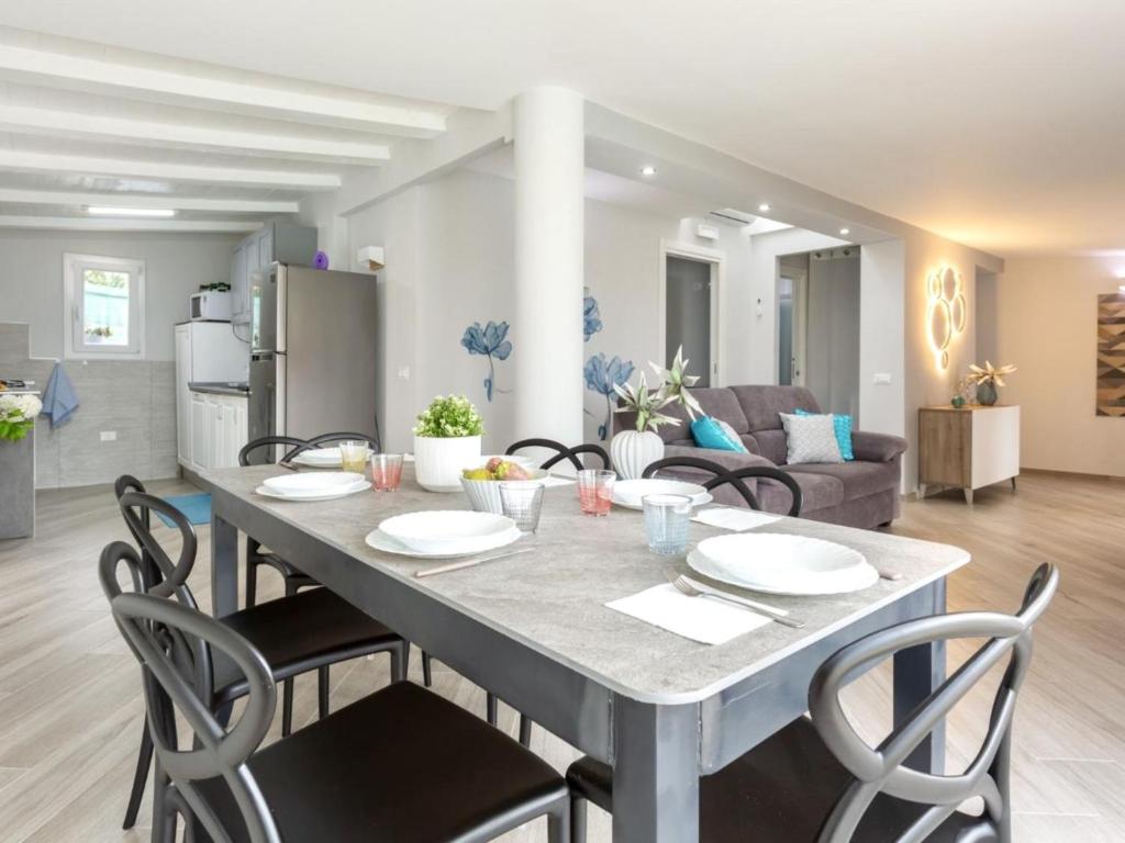 Kuchnia lub aneks kuchenny w obiekcie Villa Elena by Interhome