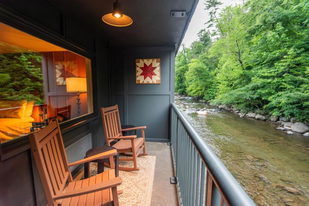 Historic Rocky Waters Inn, A Small Luxury Hotel photo