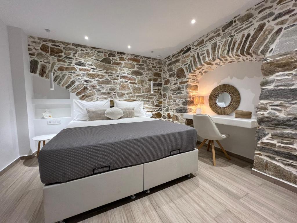Llit o llits en una habitació de "Calm Joy & J" - Lithops