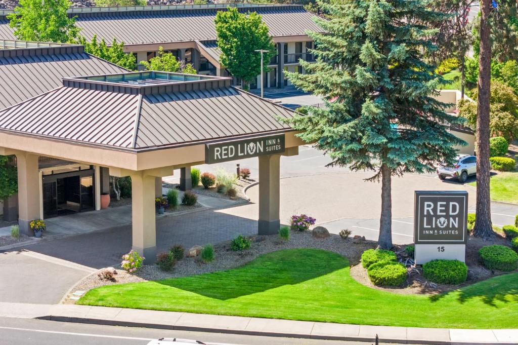 Zahrada ubytování Red Lion Inn & Suites Deschutes River - Bend
