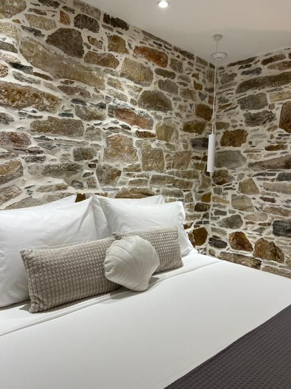 Llit o llits en una habitació de "Calm Joy & J" - Lithops