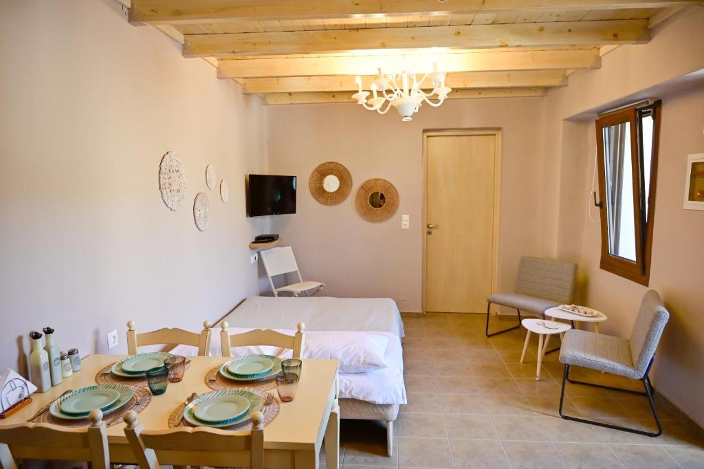 TV a/nebo společenská místnost v ubytování Anthousa's Maisonette