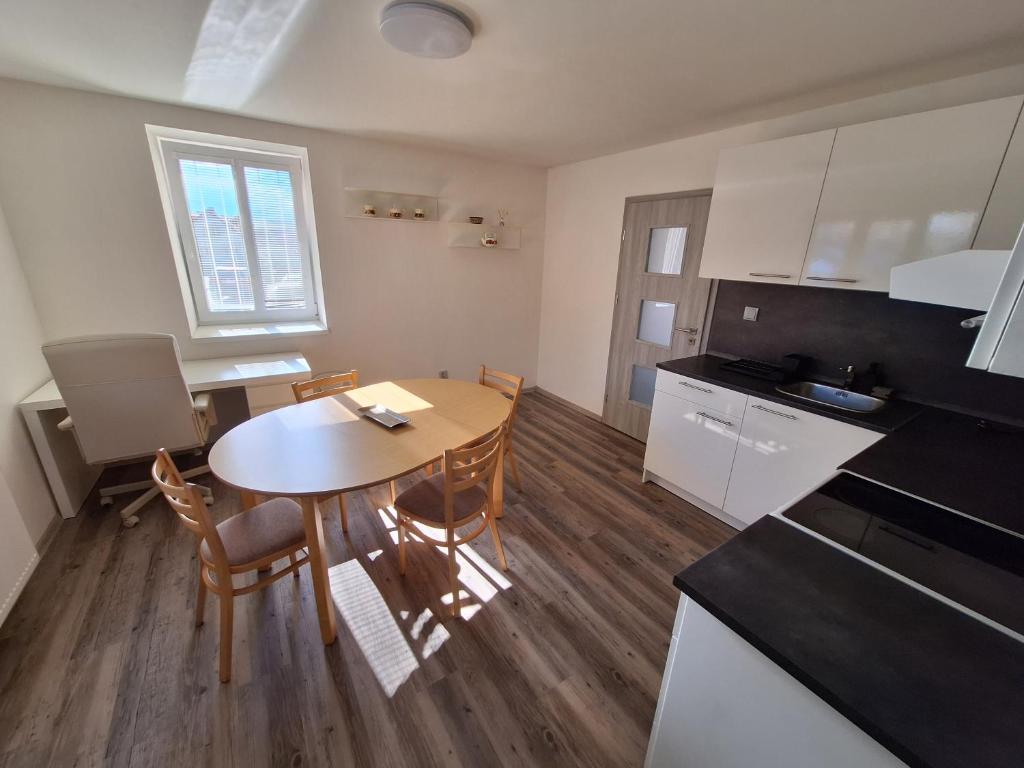 Kuchyň nebo kuchyňský kout v ubytování Apartmán RD Bystré