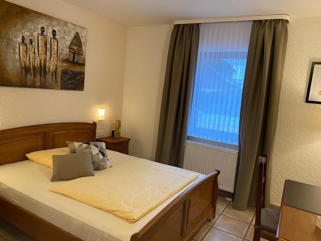 Postel nebo postele na pokoji v ubytování Hotel Zur Linde