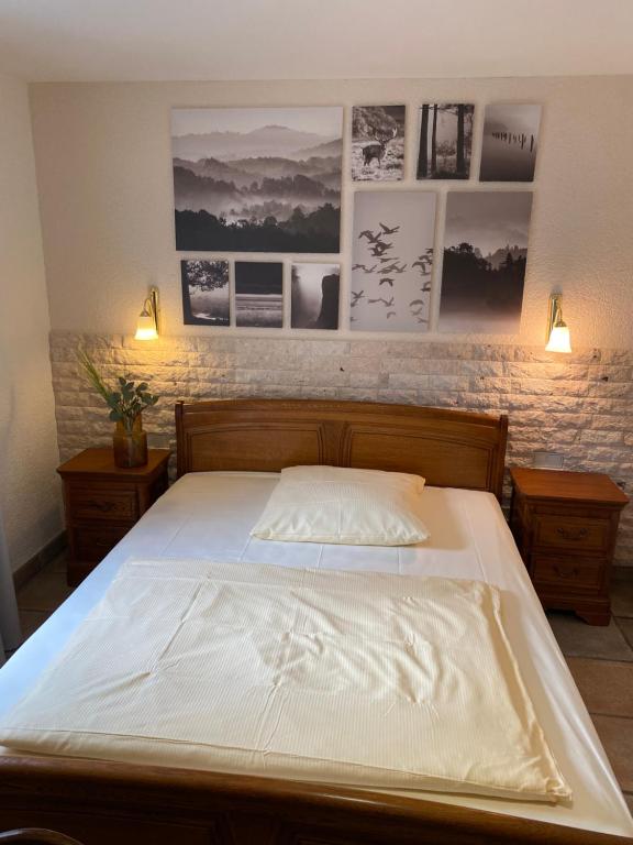 Postel nebo postele na pokoji v ubytování Hotel Zur Linde