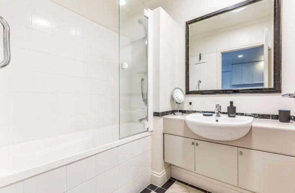 City Serenity 1 BR Apt with Pool - Gym